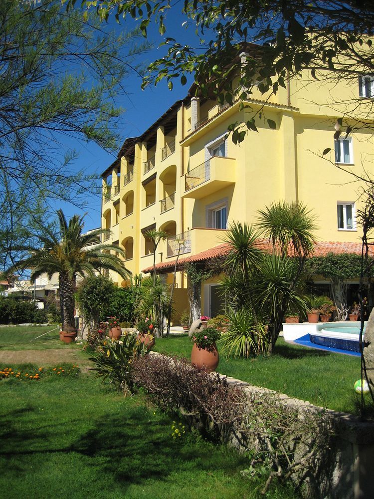 Hotel Villa Margherita Golfo Aranci Exterior photo